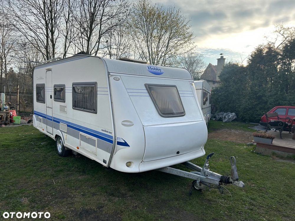 Hobby 495 zadbana z przedsionkiem i napędem - 3