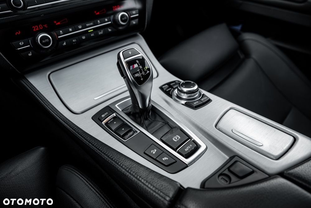 BMW Seria 5 M550d xDrive Touring Sport-Aut - 29