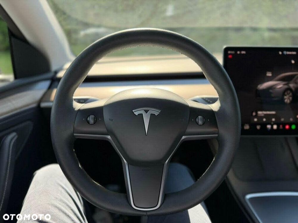 Tesla Model Y Long Range Dual Motor AWD - 22