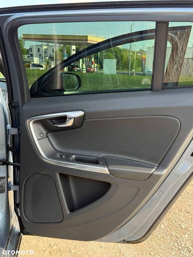 Volvo V60 D2 Drive-E Momentum - 24