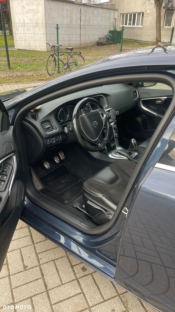 Volvo V40 D2 R Design - 8