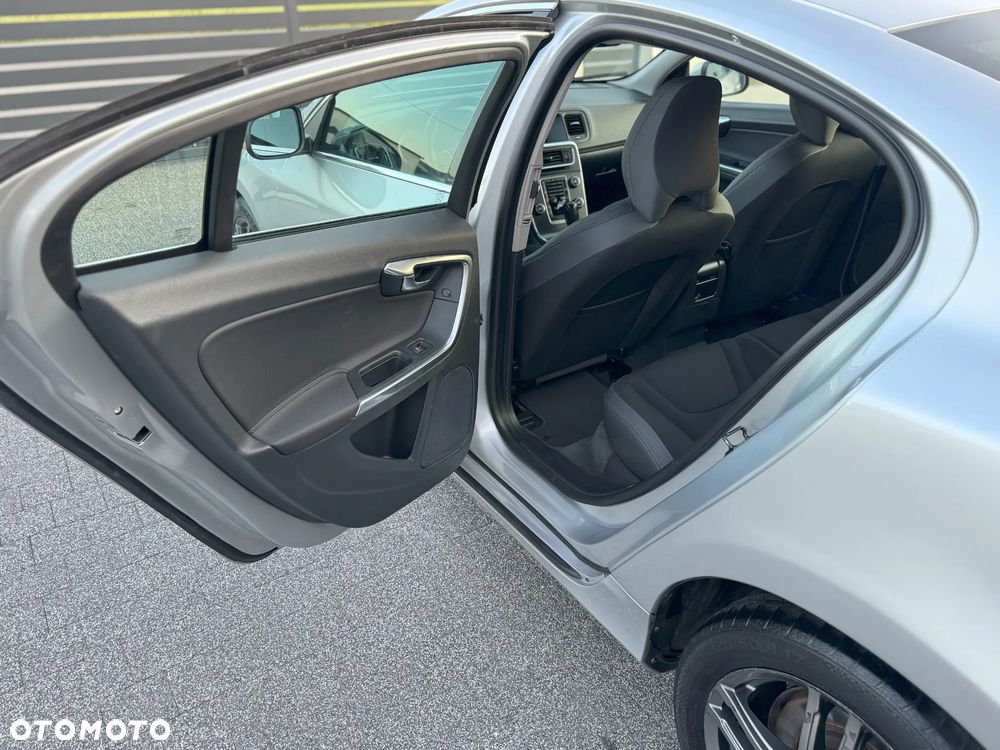 Volvo S60 D3 Geartronic Summum - 29