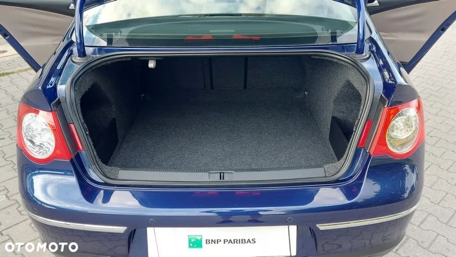 Volkswagen Passat 2.0 FSI Comfortline - 24