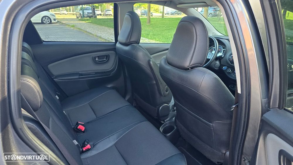 Toyota Yaris 1.5 HSD Sport+P.Luxury - 46