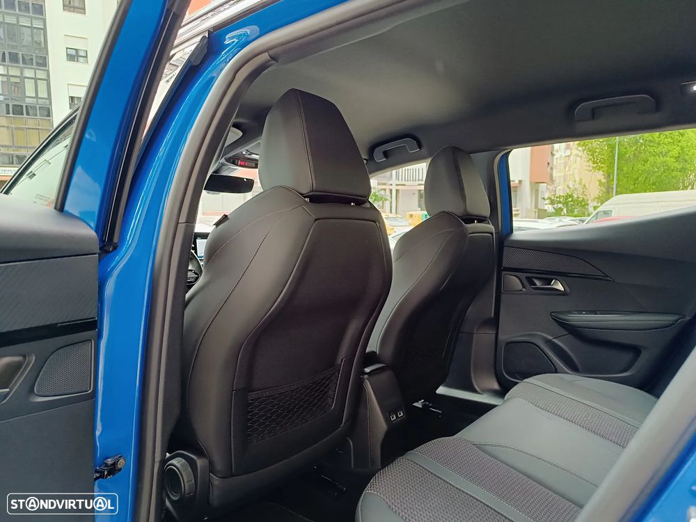 Peugeot 2008 PureTech 130 EAT8 GT - 15