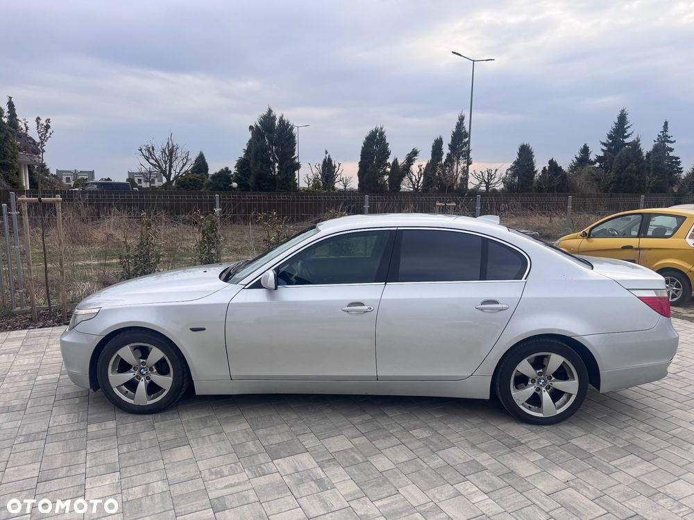 BMW Seria 5 523i - 11