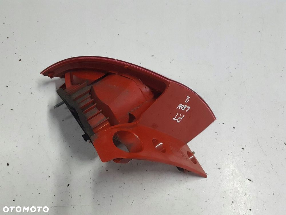 SEAT LEON 2 II 1P LIFT 09-12r LAMPA PRAWA TYŁ TYLNA - 4