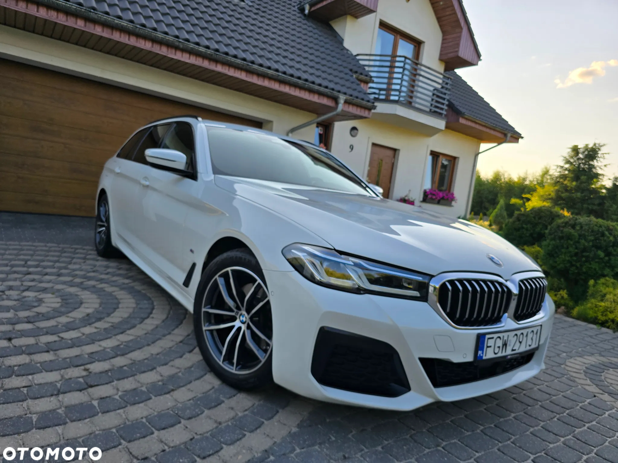 BMW Seria 5 520d xDrive Touring M Sport Edition - 2