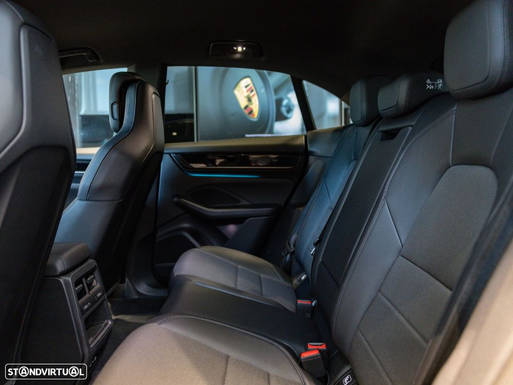 Porsche Macan Electric - 35