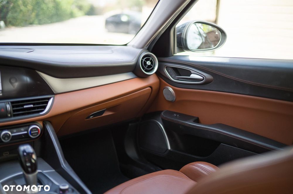 Alfa Romeo Giulia 2.0 Turbo Veloce - 24