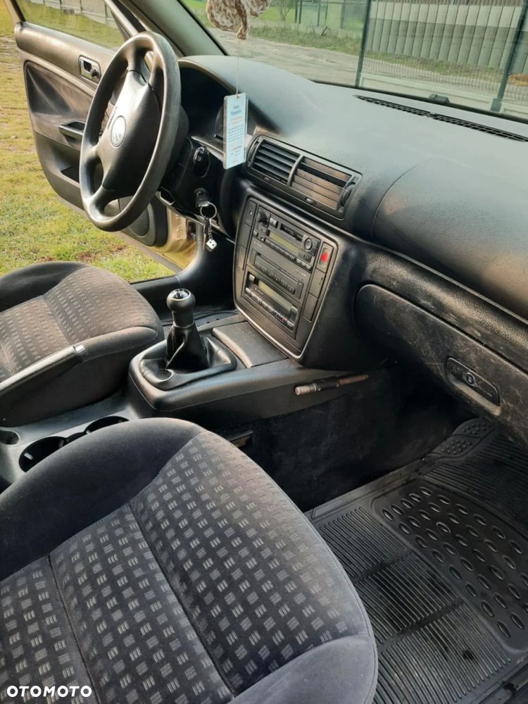 Volkswagen Passat 1.9 TDI Comfortline - 8