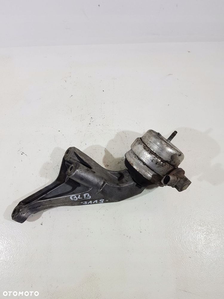 łapa poduszka silnika 8e0199307s vw golf audi a4 b6 a6 c6 2.0 tdi blb - 2
