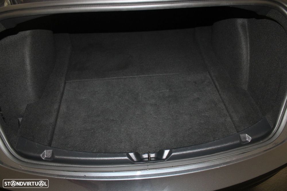 Tesla Model 3 Long Range Tração Traseira - 28