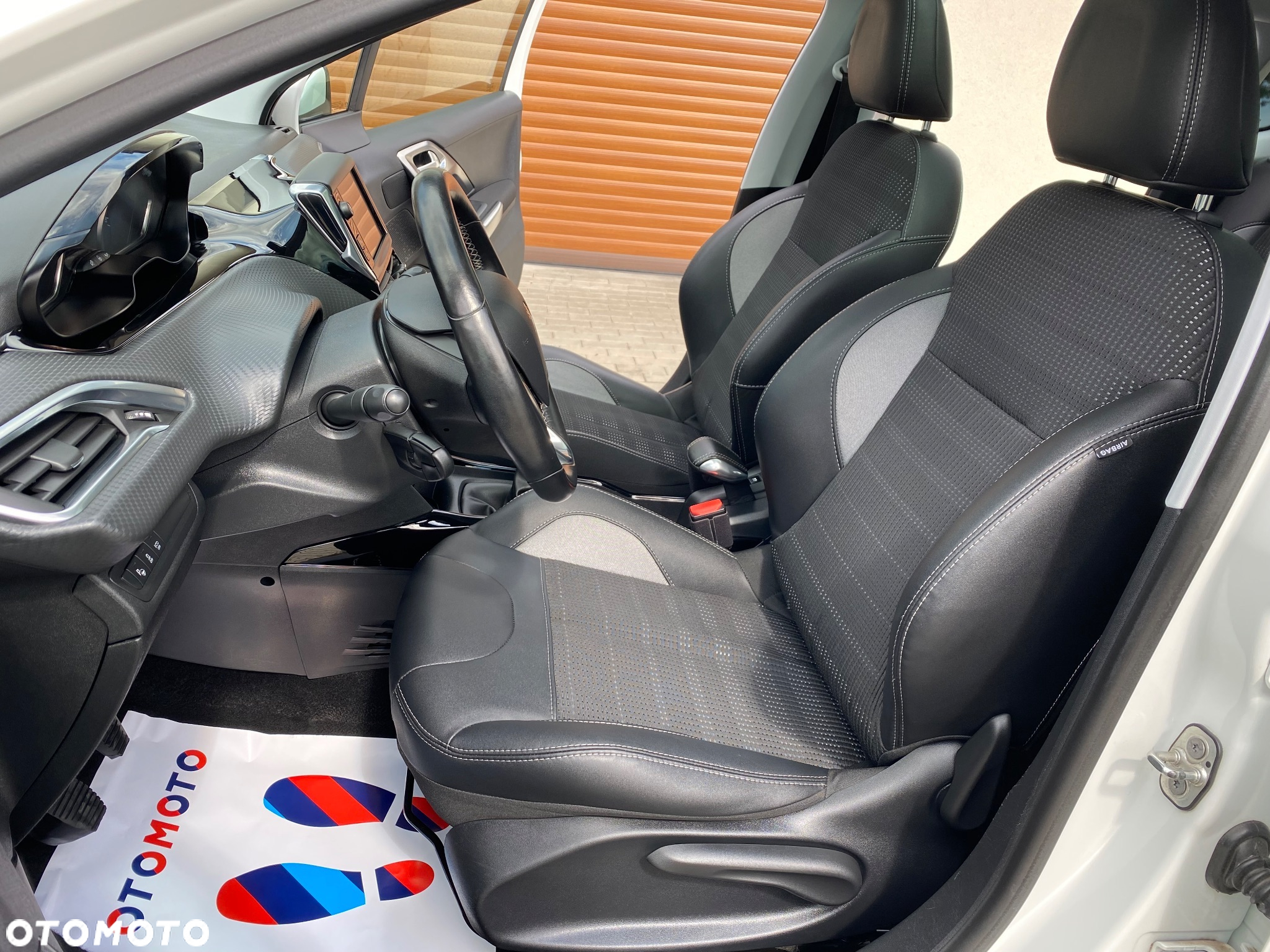 Peugeot 2008 1.2 Pure Tech Allure S&S - 30
