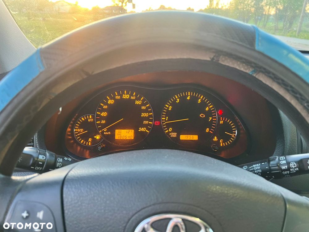 Toyota Avensis 1.8 VVT-i - 9