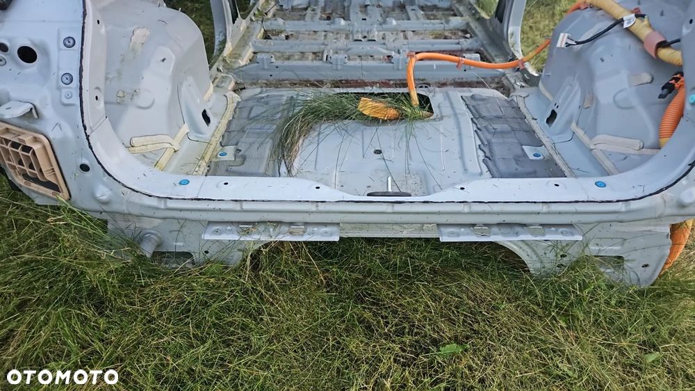 HYUNDAI IONIQ 5 pas tylny podłoga - 1