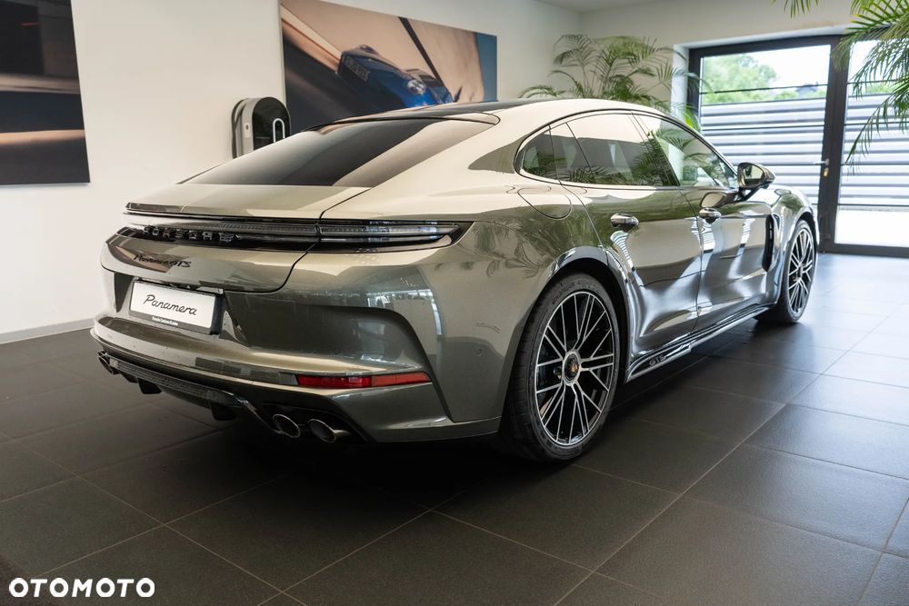 Porsche Panamera - 4