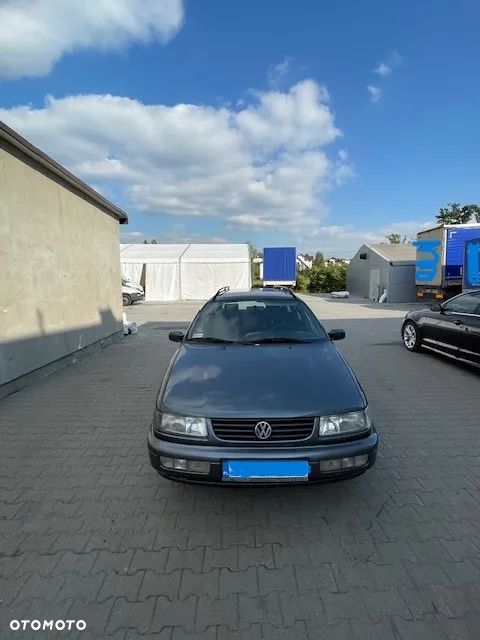 Volkswagen Passat - 2