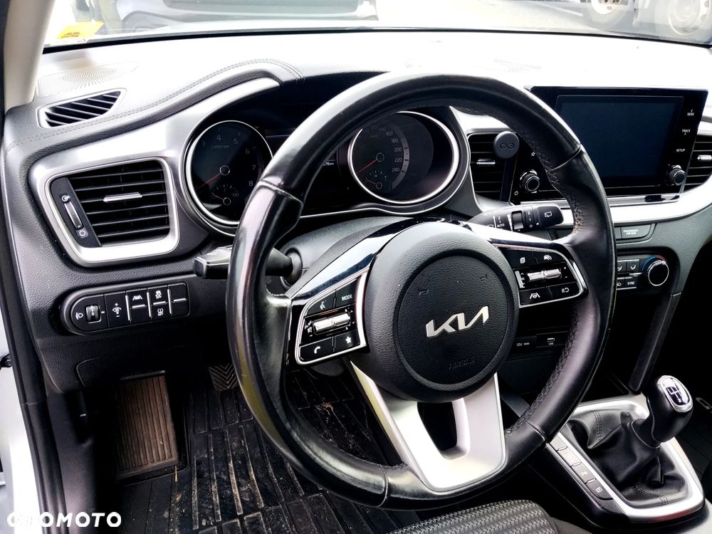 Kia Ceed - 9