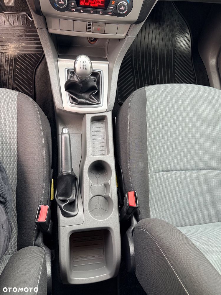 Ford Focus 1.6 16V Trend - 24