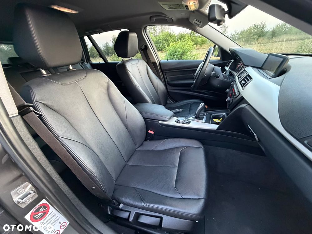 BMW Seria 3 320d Luxury Line - 34