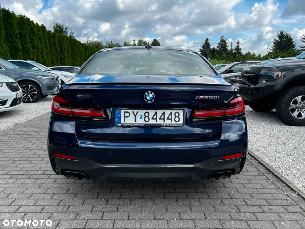 BMW Seria 5 M550i xDrive - 4
