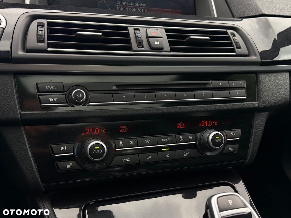 BMW Seria 5 530d xDrive Modern Line - 28