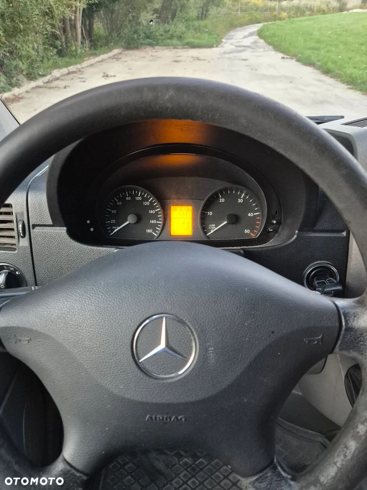Mercedes-Benz Sprinter - 14