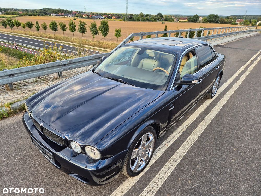 Jaguar XJ XJ8 4.2 LWB Executive - 1
