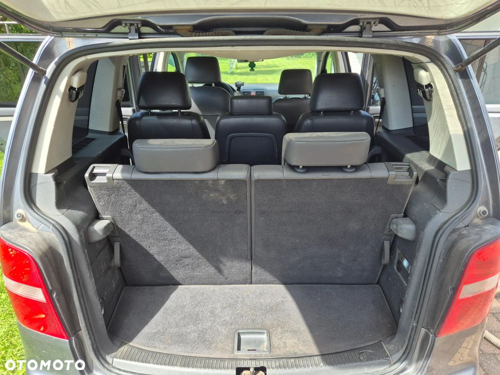 Volkswagen Touran 2.0 TDI Highline DSG - 3