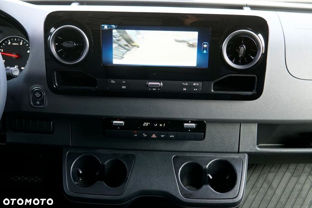 Mercedes-Benz Sprinter - 13