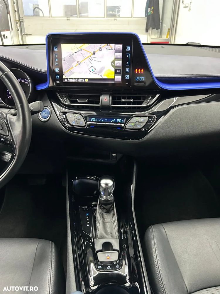 Toyota C-HR Hybrid Style Selection - 31