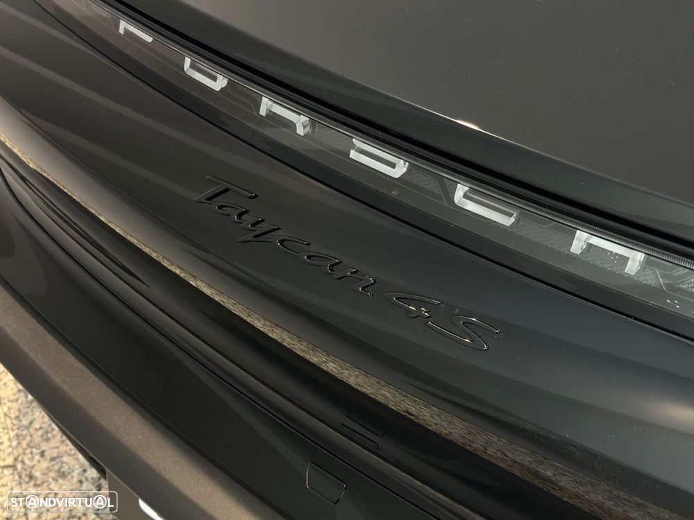 Porsche Taycan - 48