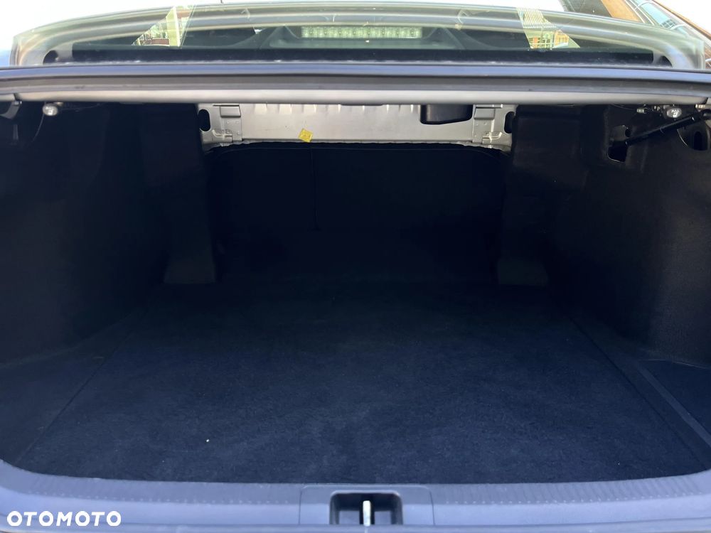 Toyota Camry 2.5 Hybrid Comfort CVT - 29