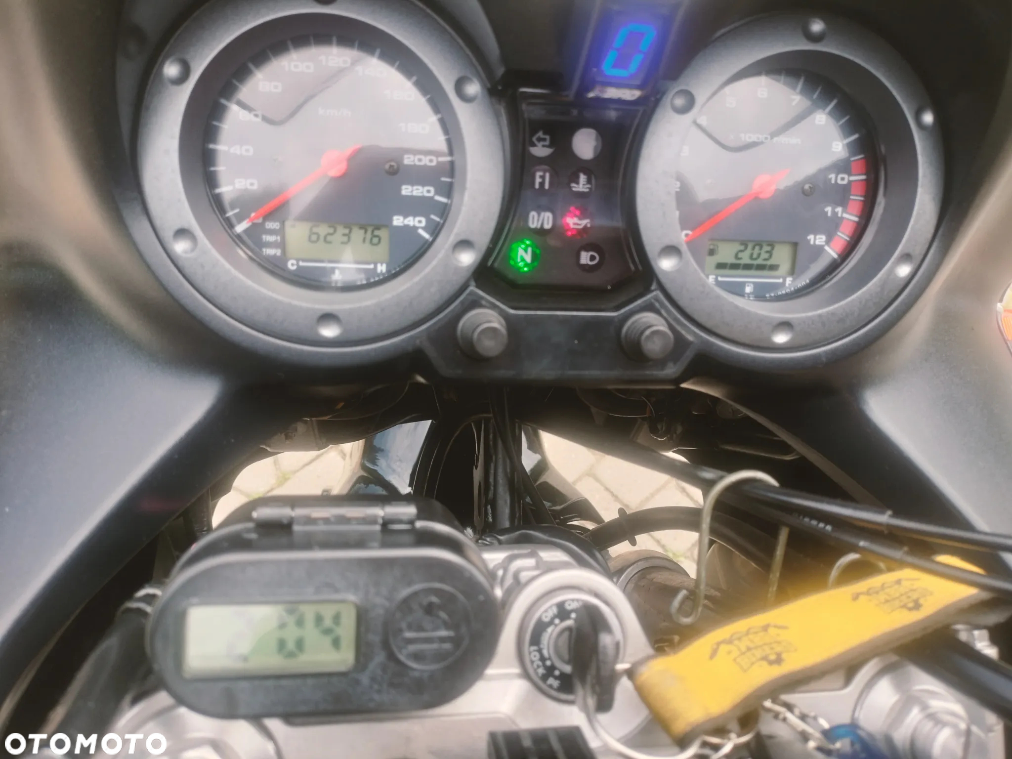 Suzuki V-STROM - 10