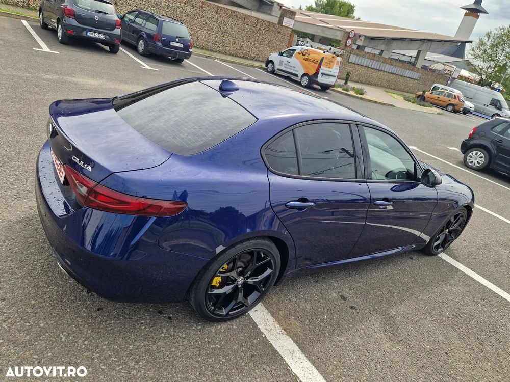 Alfa Romeo Giulia 2.0 Turbo 16V AT8 Veloce Ti - 16