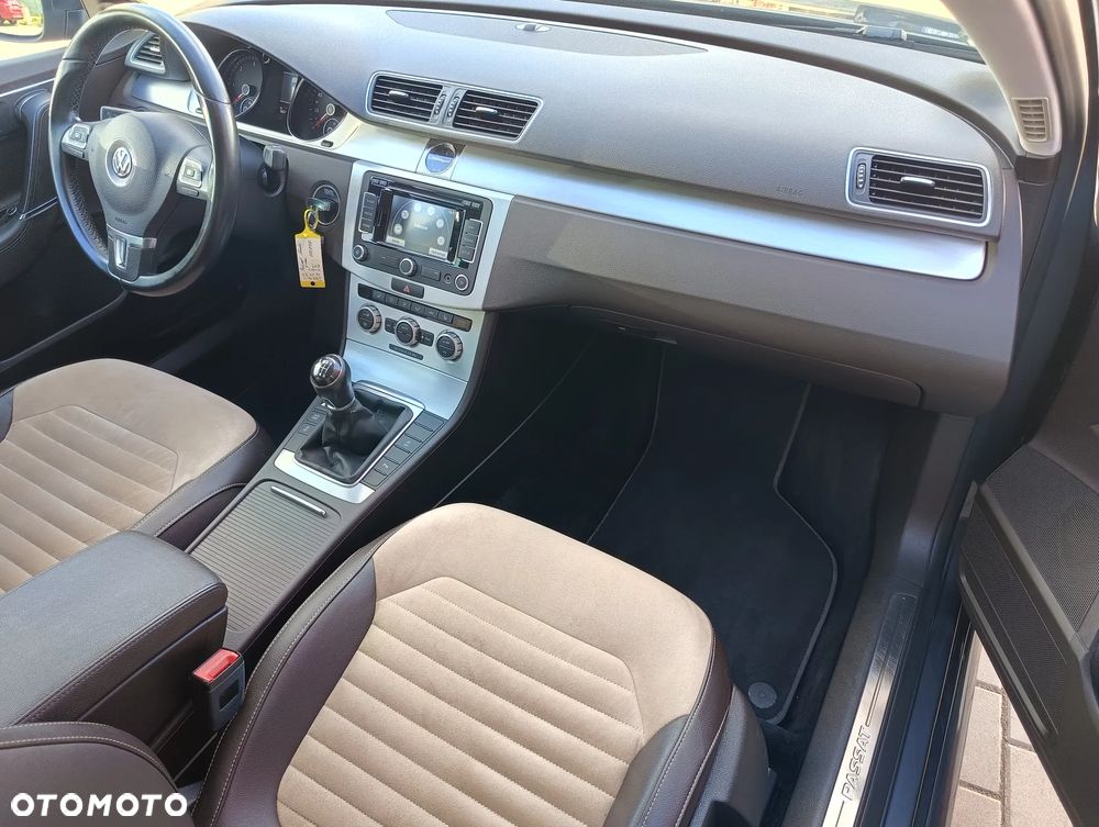 Volkswagen Passat - 32