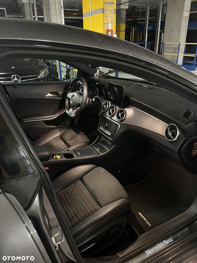 Mercedes-Benz CLA 220 4-Matic AMG Line - 7
