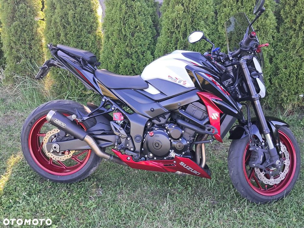 Suzuki GSX - 6