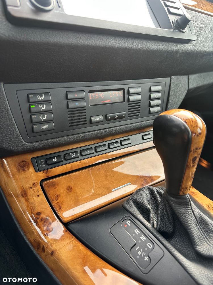 BMW X5 4.4i - 25