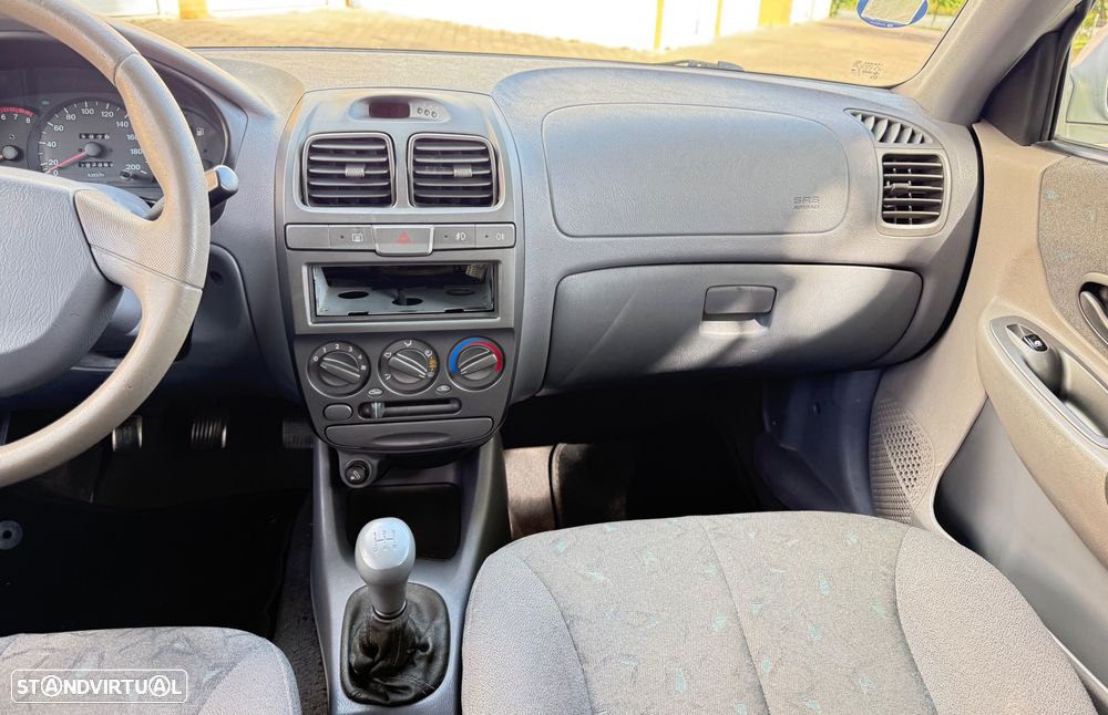 Hyundai Accent 1.3 GLS - 16
