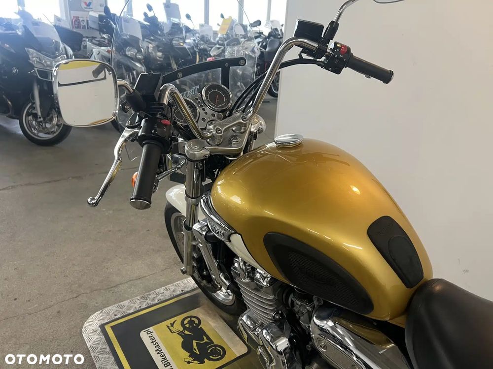 Triumph Adventurer - 25