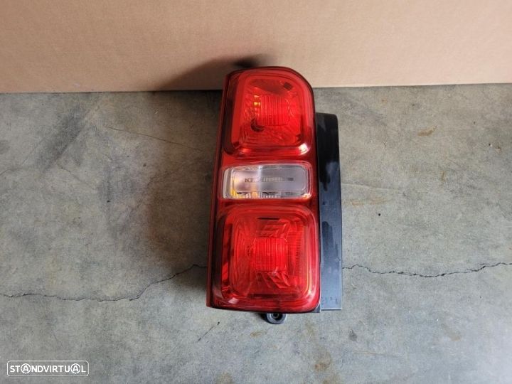 Farolim Peugeot Expert/Jumpy 2020 - 1
