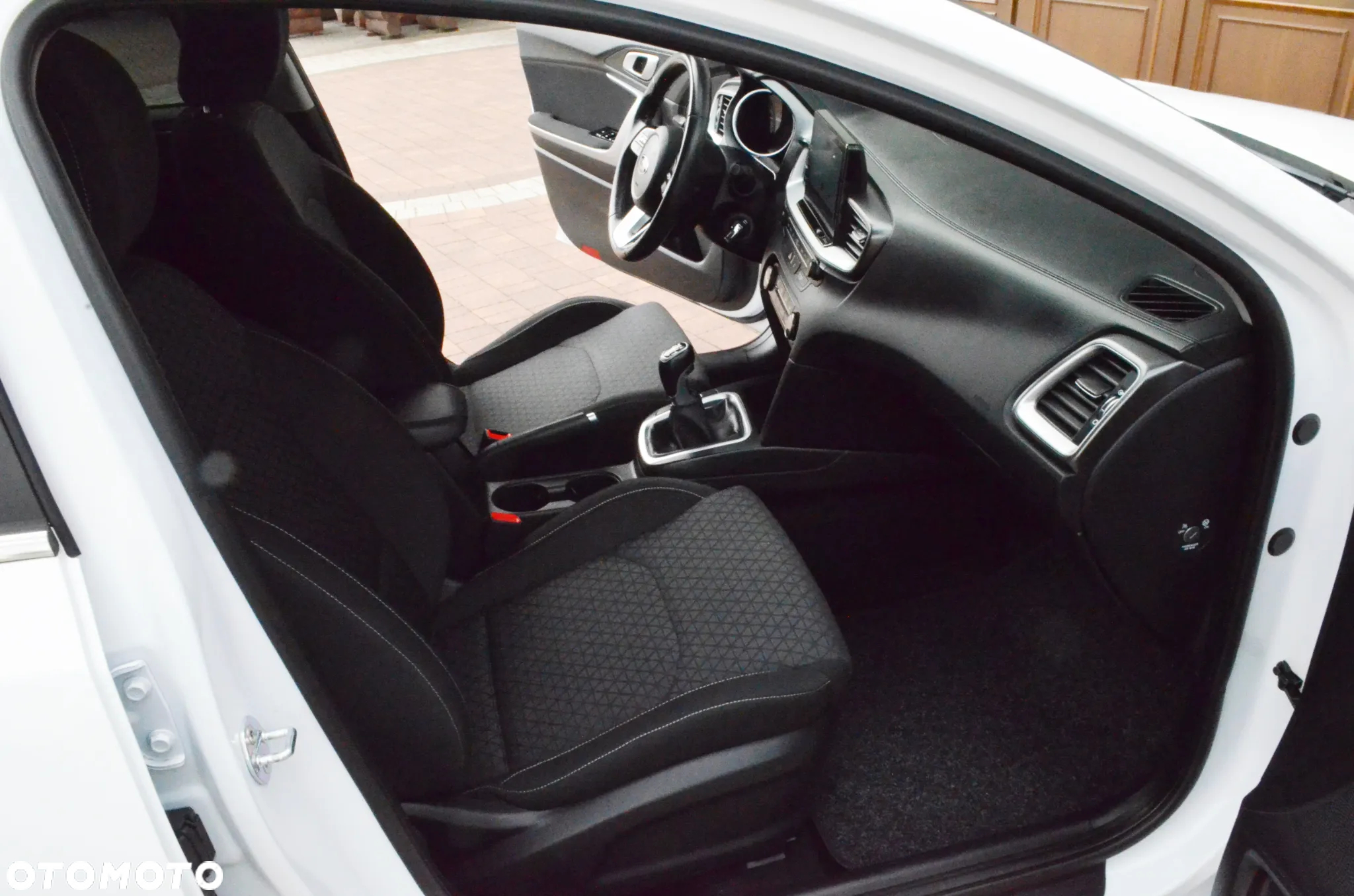 Kia Ceed - 25