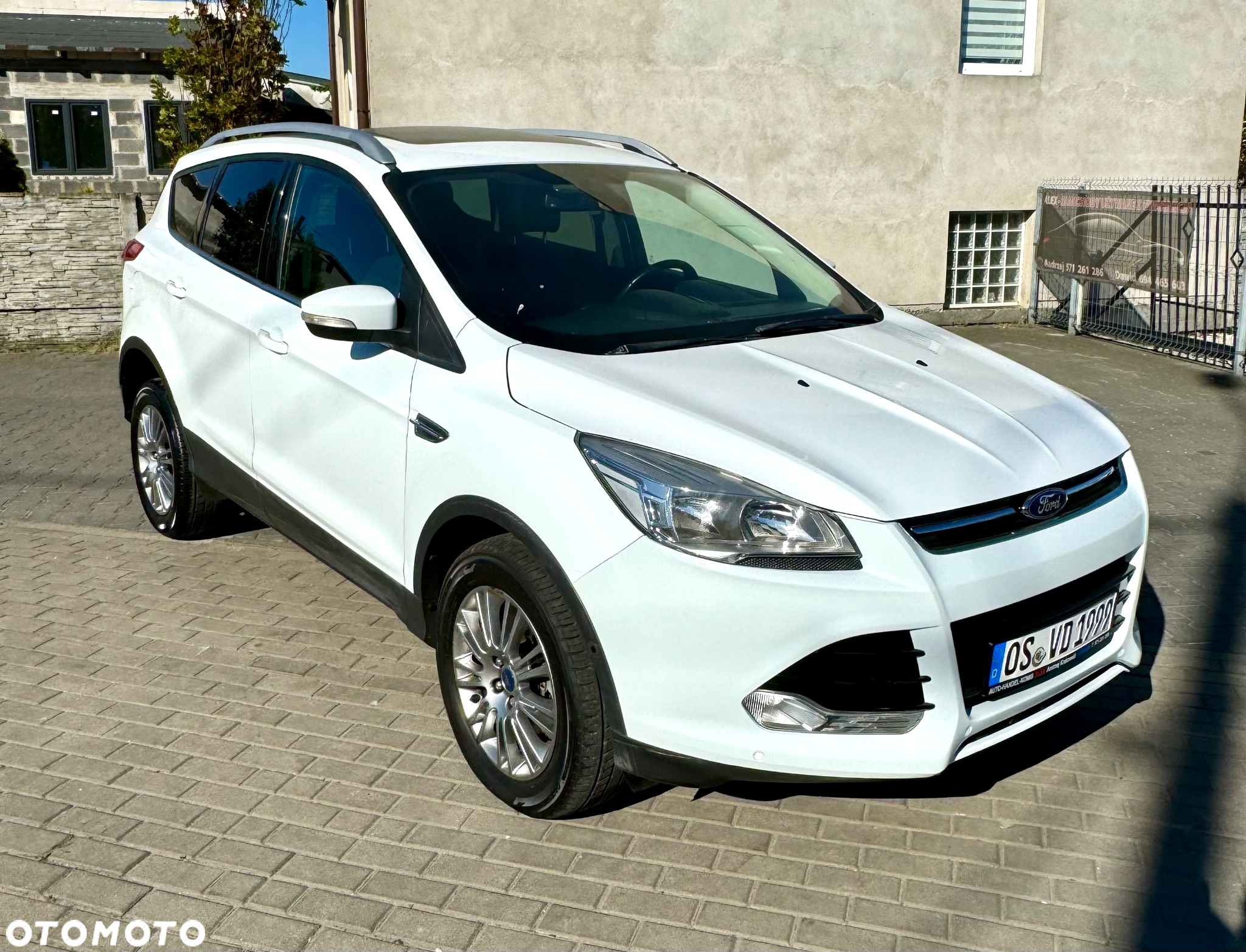 Ford Kuga 2.0 TDCi 2x4 Titanium - 4