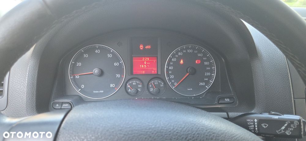 Volkswagen Golf - 6