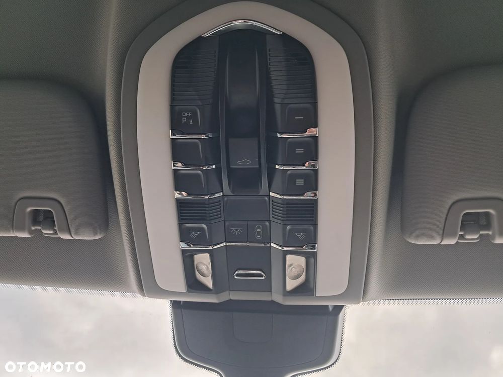 Porsche Panamera 4 PDK - 21