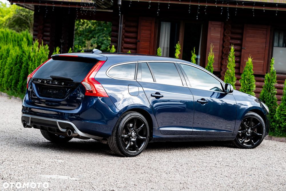 Volvo V60 T6 AWD R-Design - 11
