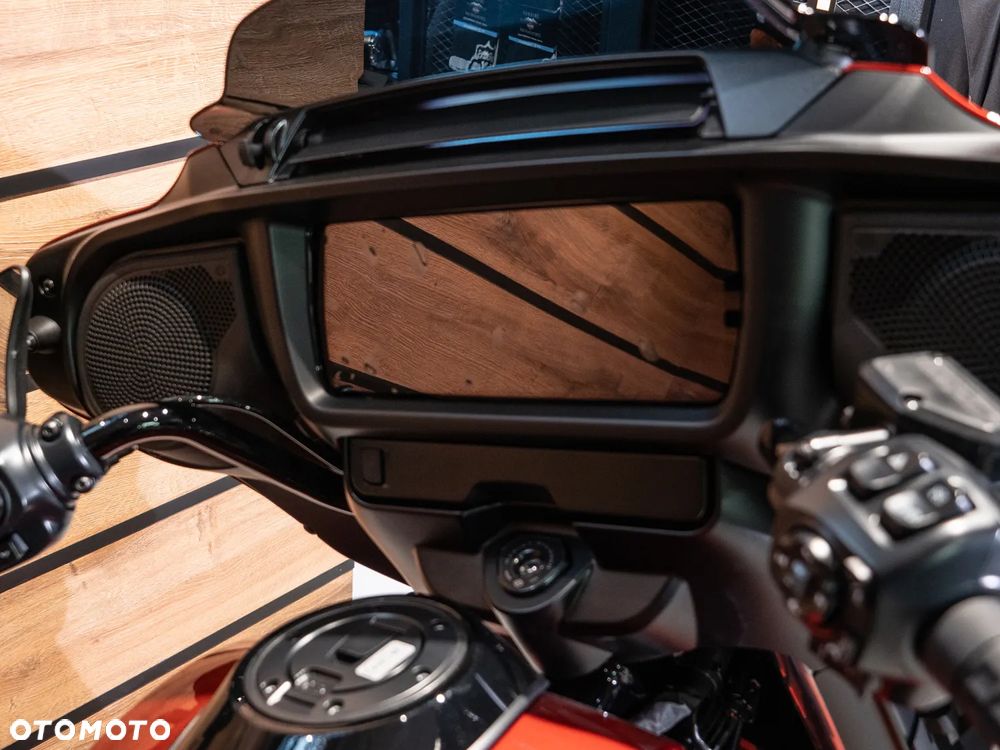 Harley-Davidson Touring Street Glide - 11