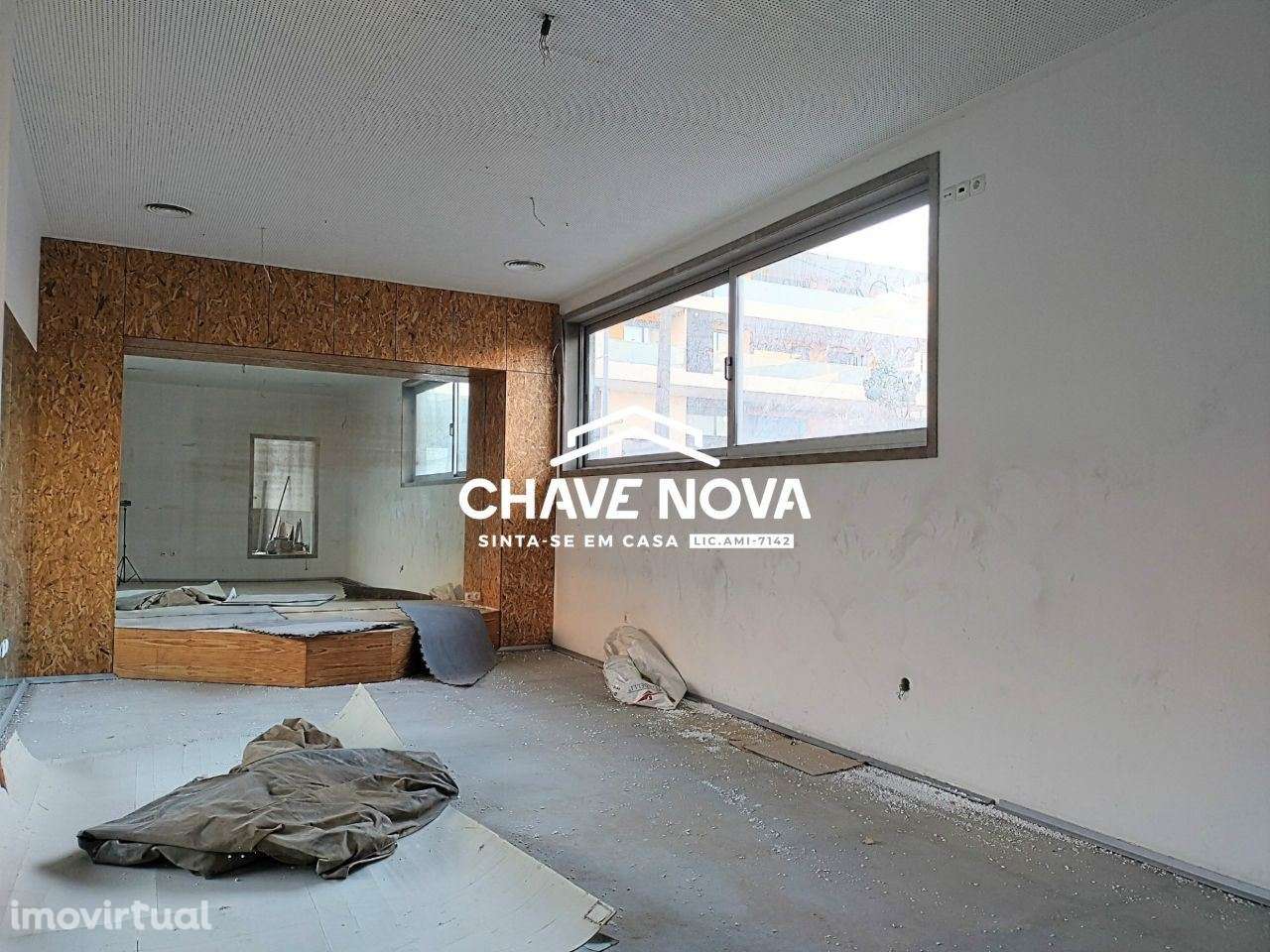 Loja com 387m2 no centro de Stª Mª da Feira - Grande imagem: 2/12